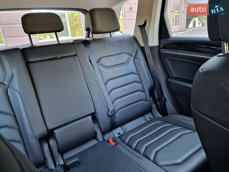 Позашляховик / Кросовер Volkswagen Touareg 2020 в Одесі