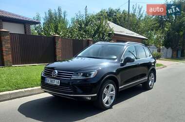 Внедорожник / Кроссовер Volkswagen Touareg 2014 в Черкассах