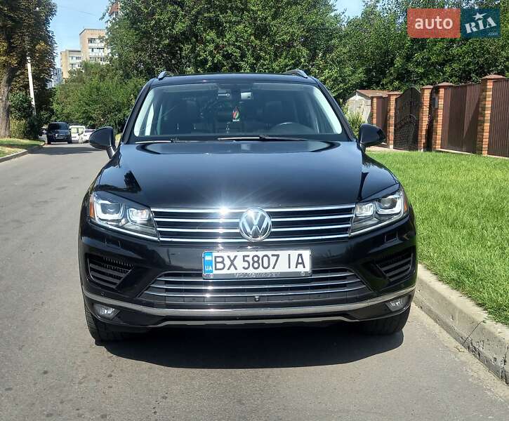 Внедорожник / Кроссовер Volkswagen Touareg 2014 в Черкассах