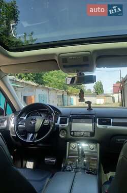 Внедорожник / Кроссовер Volkswagen Touareg 2014 в Черкассах