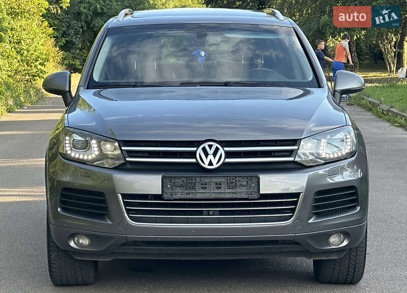 Внедорожник / Кроссовер Volkswagen Touareg 2011 в Ровно