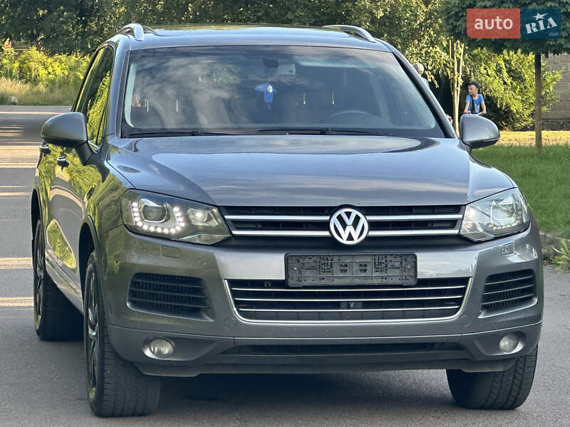 Внедорожник / Кроссовер Volkswagen Touareg 2011 в Ровно