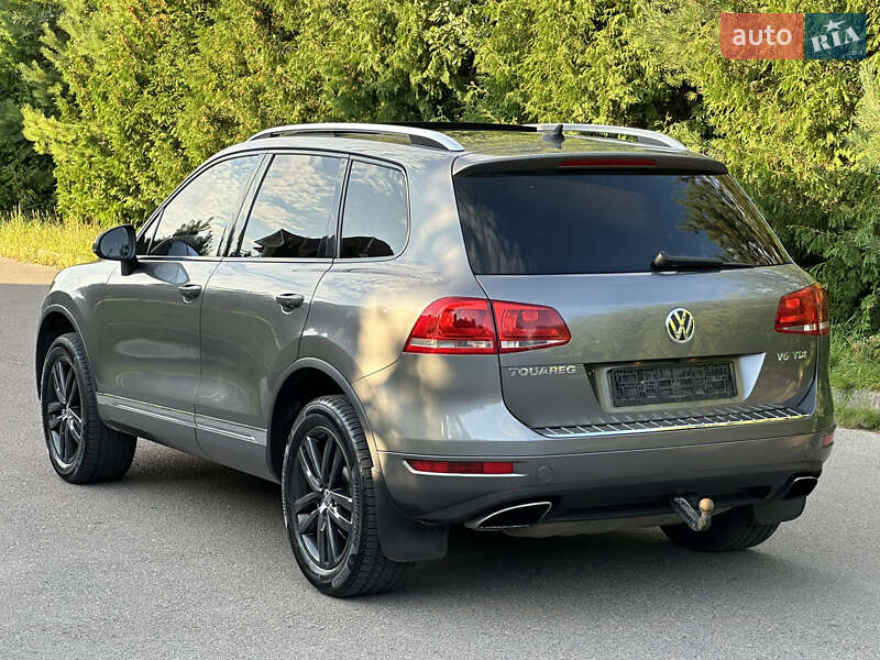 Внедорожник / Кроссовер Volkswagen Touareg 2011 в Ровно