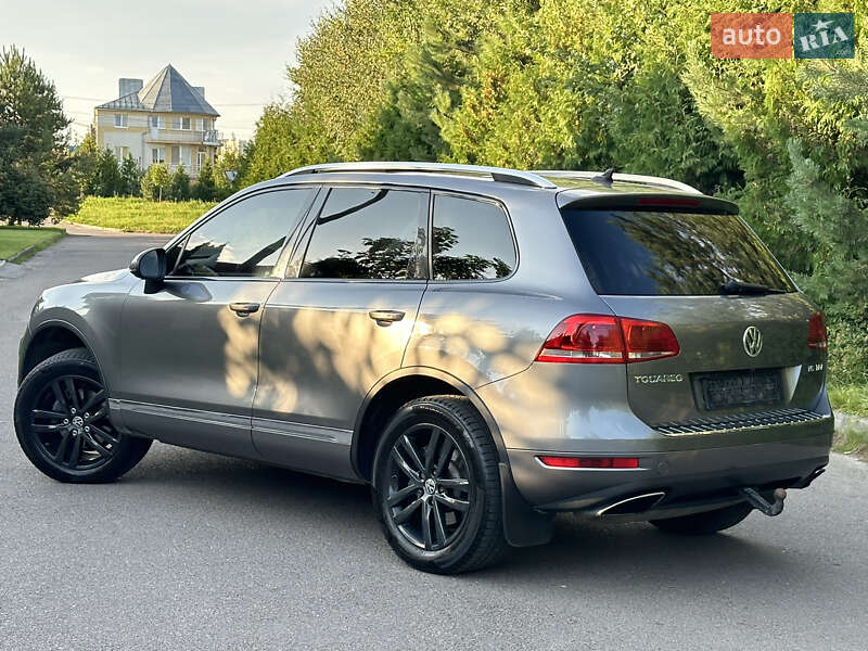 Внедорожник / Кроссовер Volkswagen Touareg 2011 в Ровно