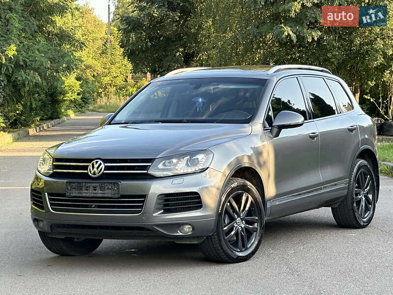Внедорожник / Кроссовер Volkswagen Touareg 2011 в Ровно