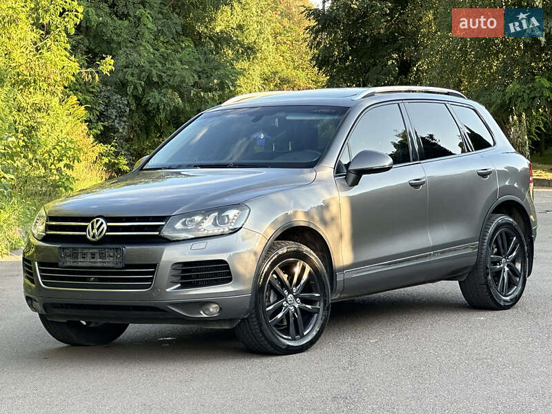 Внедорожник / Кроссовер Volkswagen Touareg 2011 в Ровно