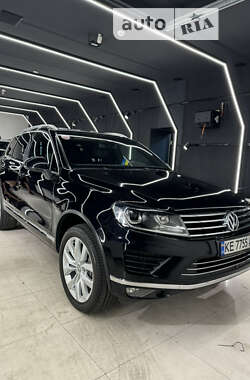 Внедорожник / Кроссовер Volkswagen Touareg 2015 в Днепре