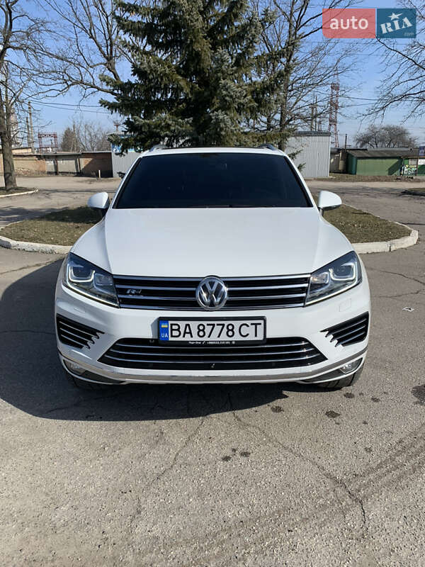 Внедорожник / Кроссовер Volkswagen Touareg 2015 в Кропивницком