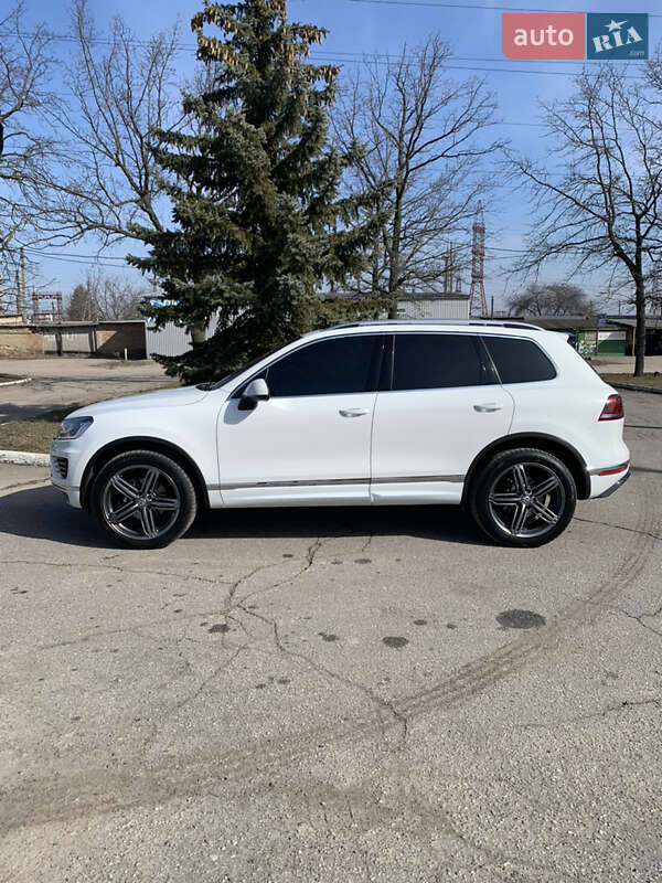 Внедорожник / Кроссовер Volkswagen Touareg 2015 в Кропивницком
