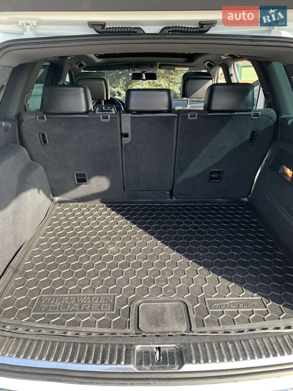 Внедорожник / Кроссовер Volkswagen Touareg 2015 в Кропивницком