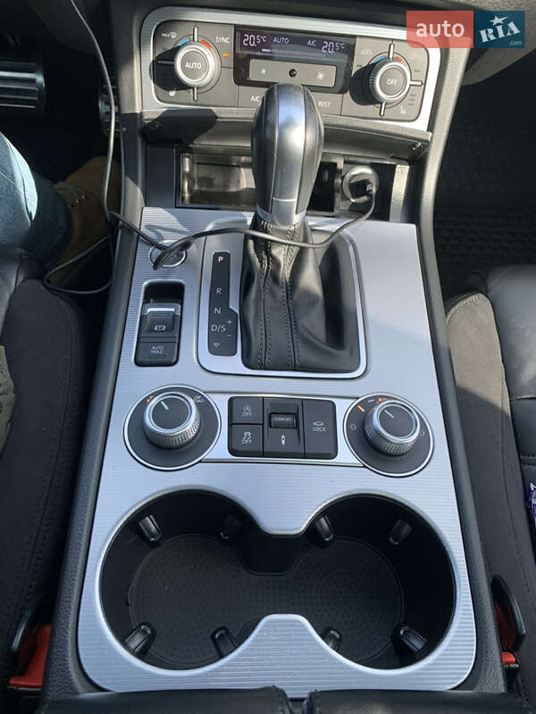 Внедорожник / Кроссовер Volkswagen Touareg 2015 в Кропивницком