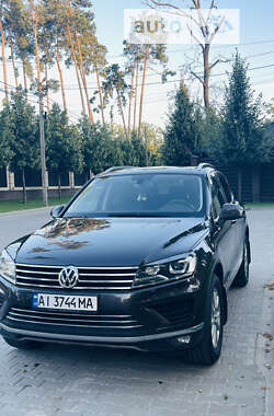 Внедорожник / Кроссовер Volkswagen Touareg 2014 в Киеве