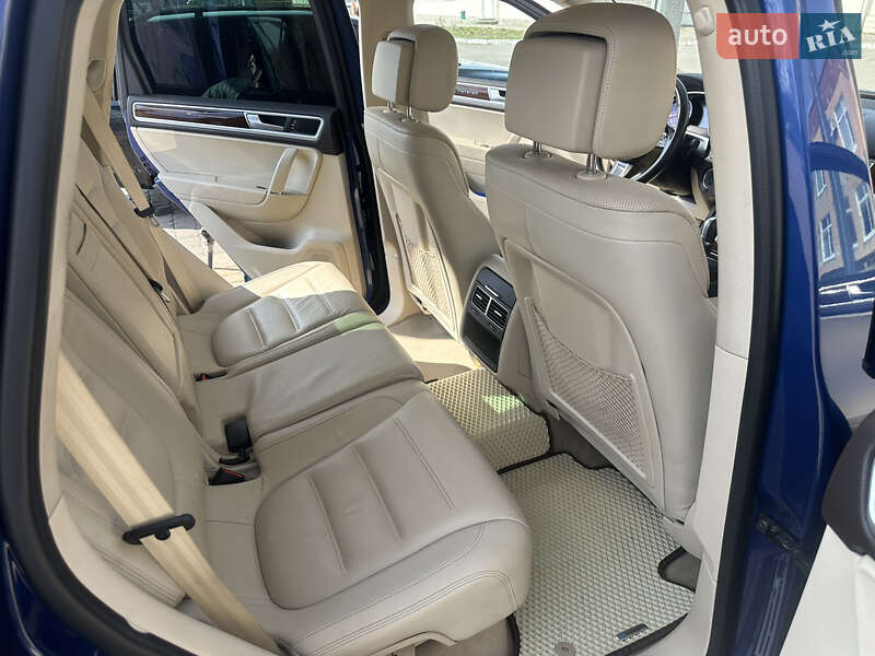 Внедорожник / Кроссовер Volkswagen Touareg 2015 в Полтаве