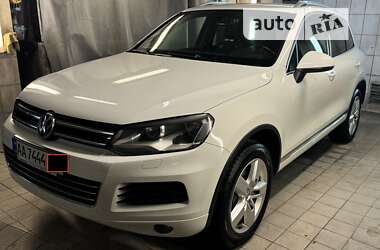 Внедорожник / Кроссовер Volkswagen Touareg 2012 в Киеве