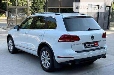 Внедорожник / Кроссовер Volkswagen Touareg 2013 в Киеве