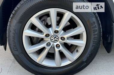 Внедорожник / Кроссовер Volkswagen Touareg 2013 в Киеве