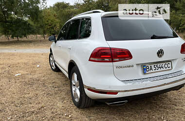 Внедорожник / Кроссовер Volkswagen Touareg 2015 в 
