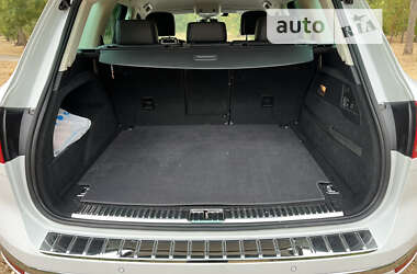 Внедорожник / Кроссовер Volkswagen Touareg 2015 в 