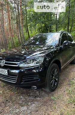 Позашляховик / Кросовер Volkswagen Touareg 2013 в Сумах