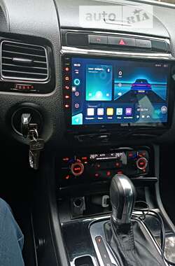 Внедорожник / Кроссовер Volkswagen Touareg 2011 в 