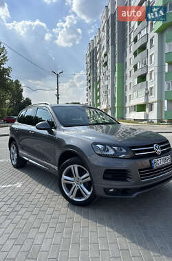 Позашляховик / Кросовер Volkswagen Touareg 2013 в Львові