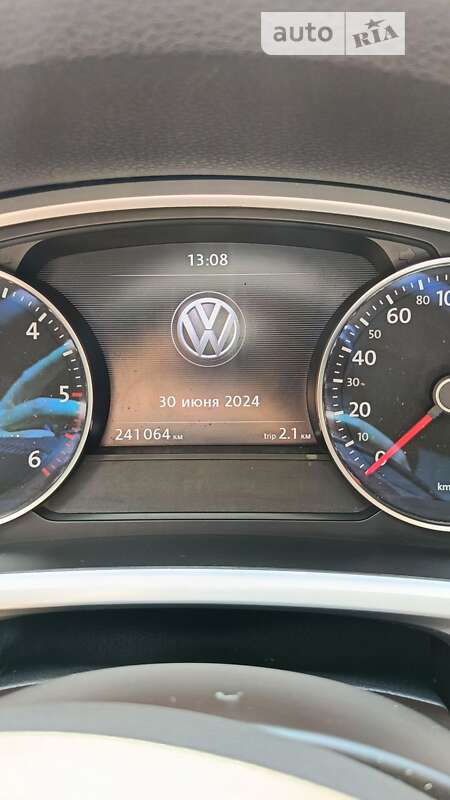 Внедорожник / Кроссовер Volkswagen Touareg 2017 в Киеве