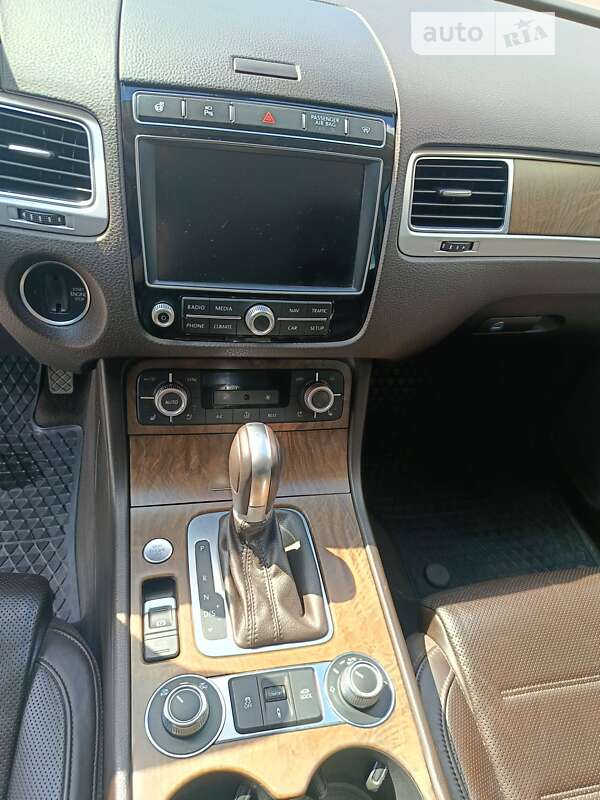 Внедорожник / Кроссовер Volkswagen Touareg 2017 в Киеве