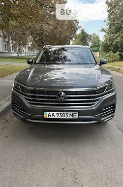 Позашляховик / Кросовер Volkswagen Touareg 2021 в Києві