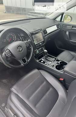 Позашляховик / Кросовер Volkswagen Touareg 2014 в Києві