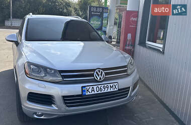 Внедорожник / Кроссовер Volkswagen Touareg 2011 в Бахмаче