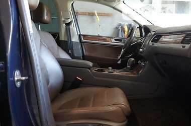 Внедорожник / Кроссовер Volkswagen Touareg 2011 в Черновцах