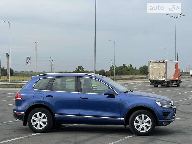 Позашляховик / Кросовер Volkswagen Touareg 2015 в Львові