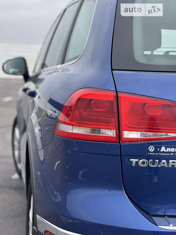 Позашляховик / Кросовер Volkswagen Touareg 2015 в Львові