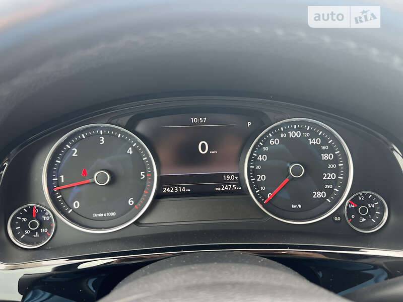 Позашляховик / Кросовер Volkswagen Touareg 2015 в Львові