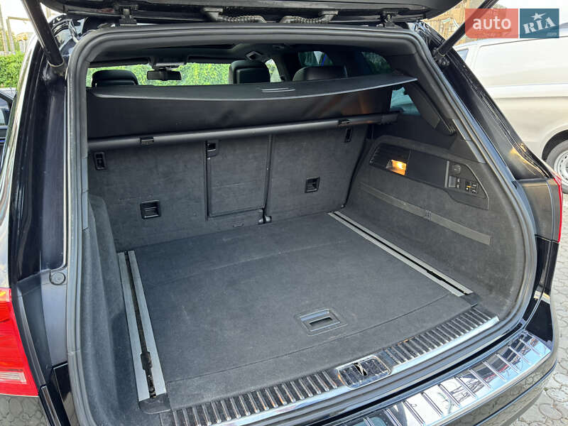 Внедорожник / Кроссовер Volkswagen Touareg 2011 в Черновцах