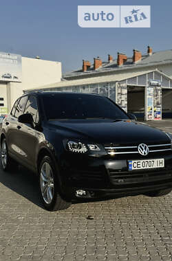 Внедорожник / Кроссовер Volkswagen Touareg 2012 в Черновцах