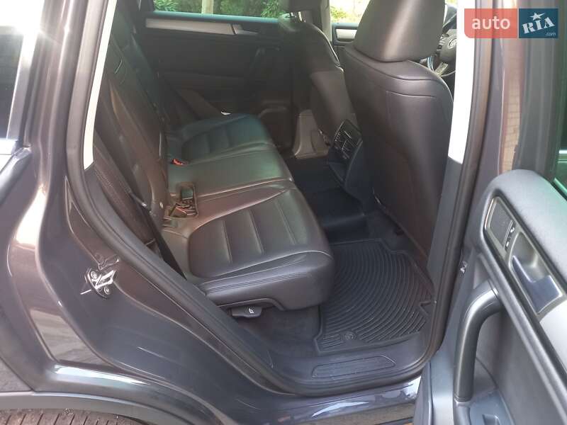 Внедорожник / Кроссовер Volkswagen Touareg 2012 в Тернополе