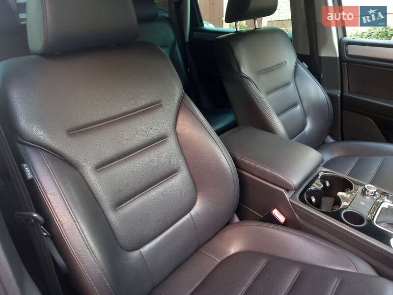 Внедорожник / Кроссовер Volkswagen Touareg 2012 в Тернополе