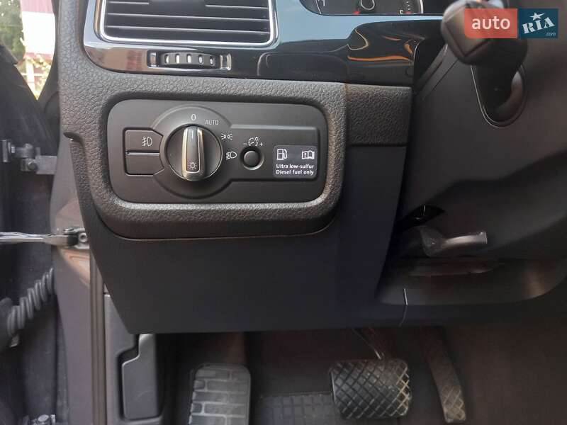 Внедорожник / Кроссовер Volkswagen Touareg 2012 в Тернополе