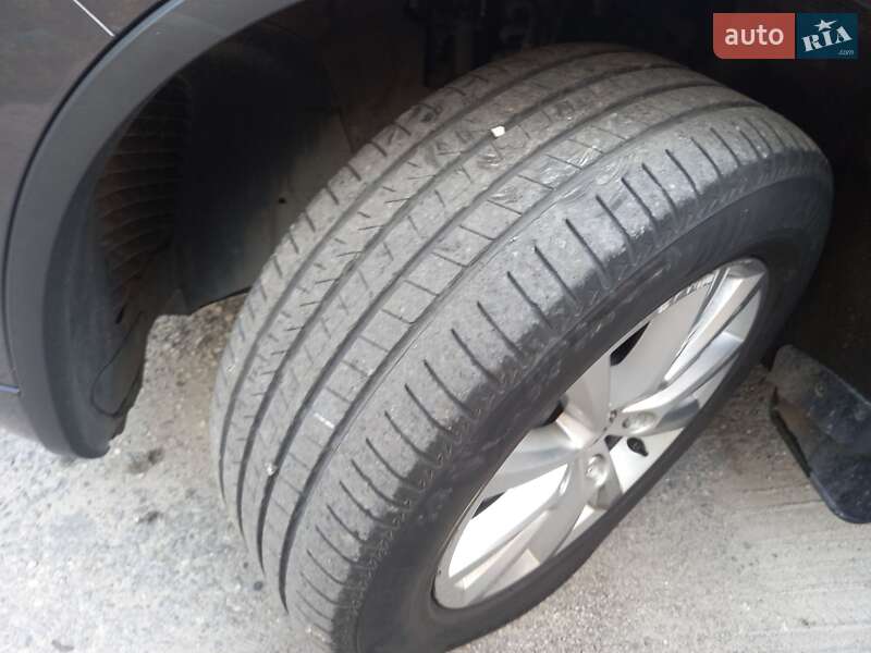 Внедорожник / Кроссовер Volkswagen Touareg 2012 в Тернополе