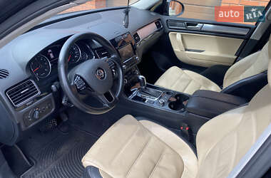 Внедорожник / Кроссовер Volkswagen Touareg 2012 в 