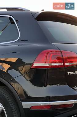 Внедорожник / Кроссовер Volkswagen Touareg 2014 в Киеве