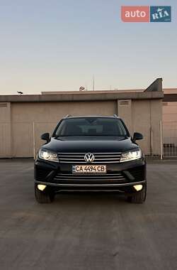 Внедорожник / Кроссовер Volkswagen Touareg 2014 в Киеве