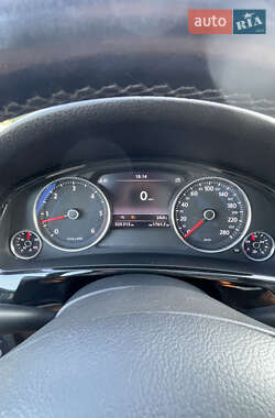 Внедорожник / Кроссовер Volkswagen Touareg 2012 в 