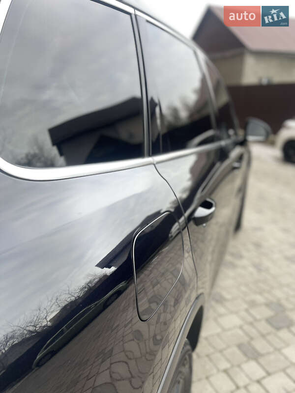 Позашляховик / Кросовер Volkswagen Touareg 2015 в Дніпрі