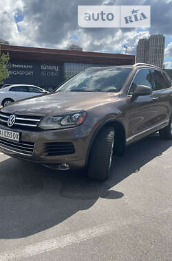 Внедорожник / Кроссовер Volkswagen Touareg 2012 в Киеве