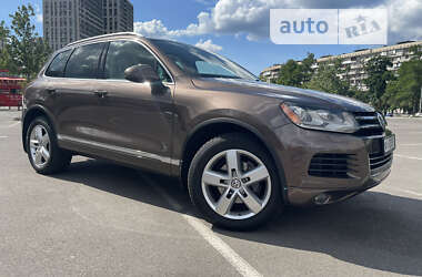 Внедорожник / Кроссовер Volkswagen Touareg 2012 в Киеве