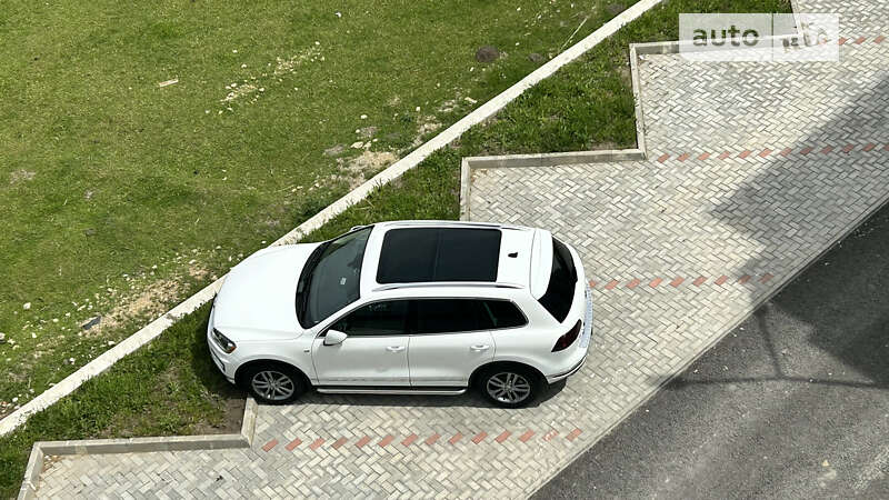 Позашляховик / Кросовер Volkswagen Touareg 2015 в Одесі