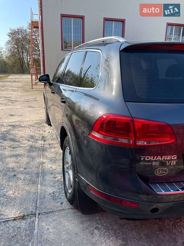Внедорожник / Кроссовер Volkswagen Touareg 2011 в Сарнах