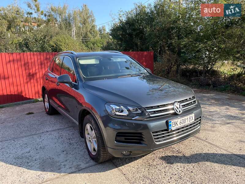 Внедорожник / Кроссовер Volkswagen Touareg 2011 в Сарнах